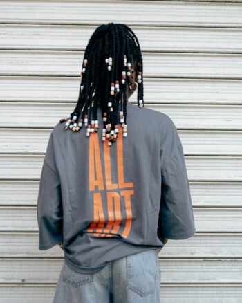 ART GALLERY PERFORMANCES T-SHIRT – Image 3